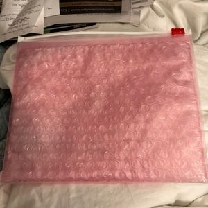 Glossier Bubble Pouch NEW